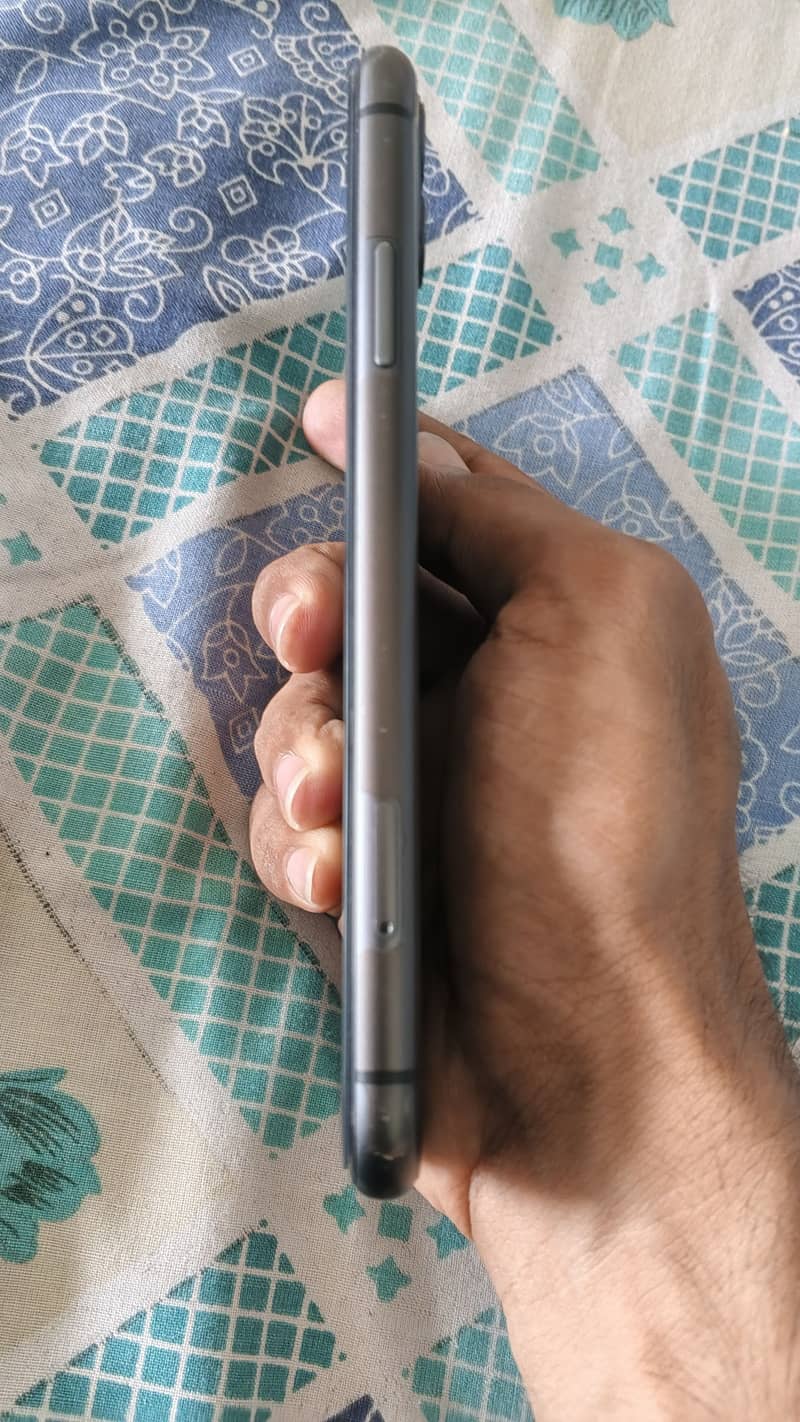 Apple iPhone 11 3