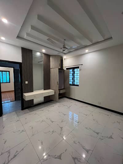 3 Bedroom Apartment Available For Rent Elevator Available
