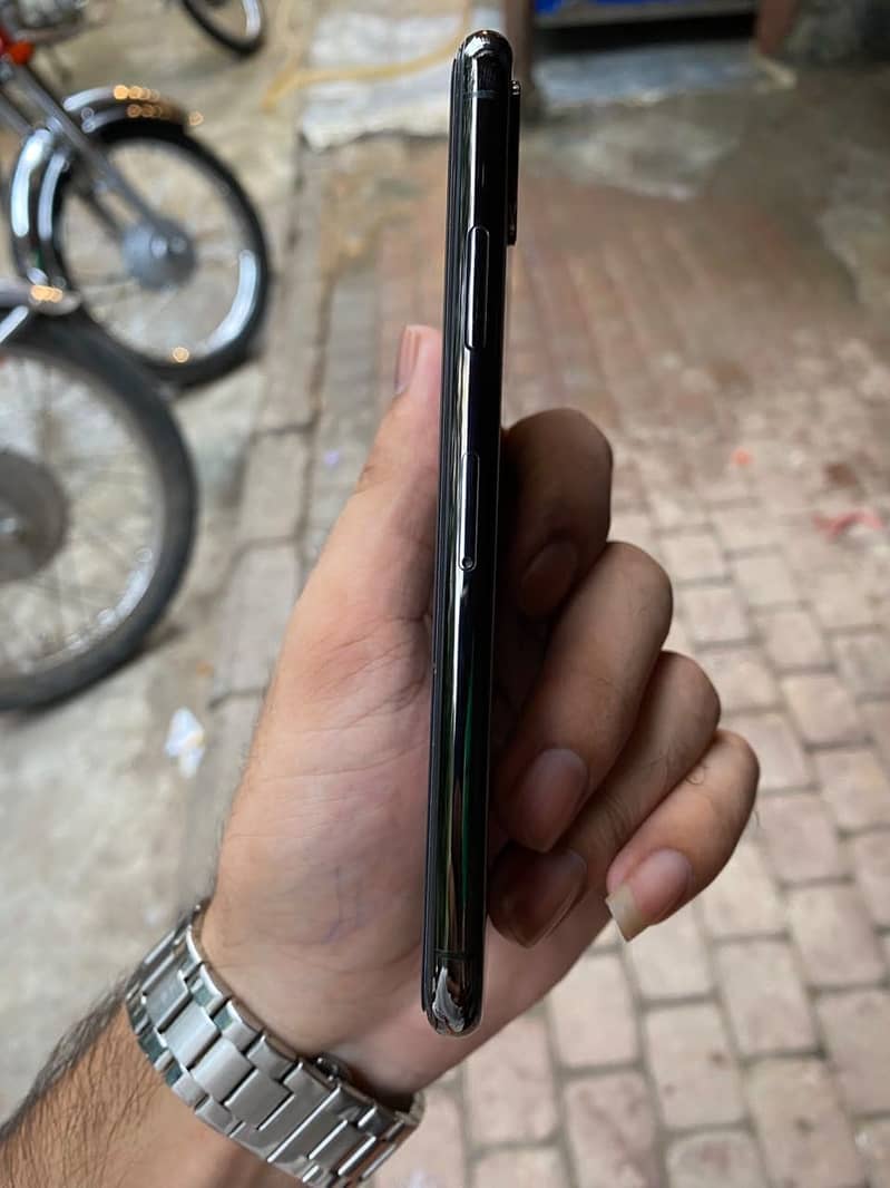 Apple iPhone X 3