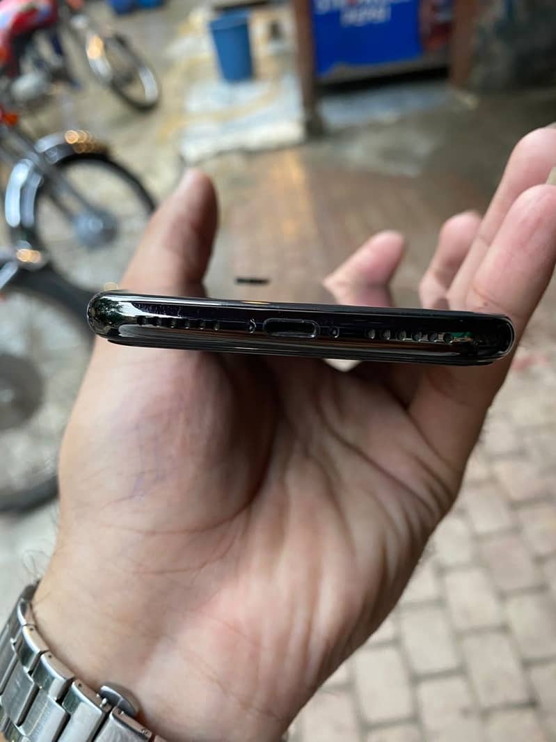 Apple iPhone X 4