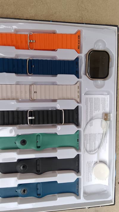 Brand New Smart watch with 7 straps and wireless charger