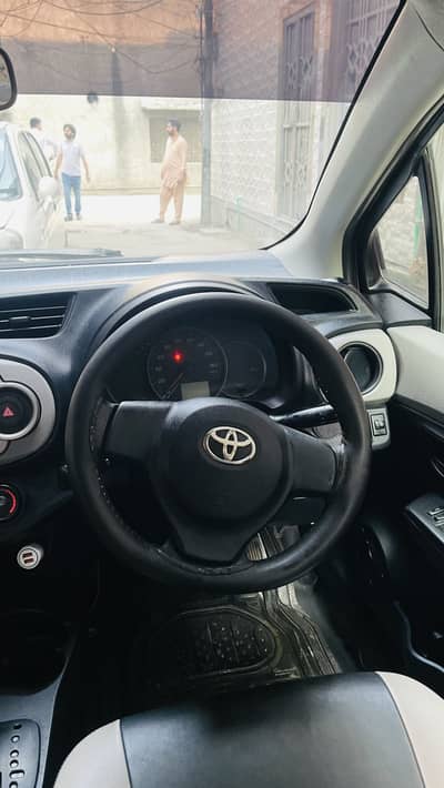 Toyota Vitz 2012