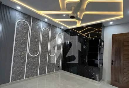 10 Marla House Ideally Situated In Central Park - Block A