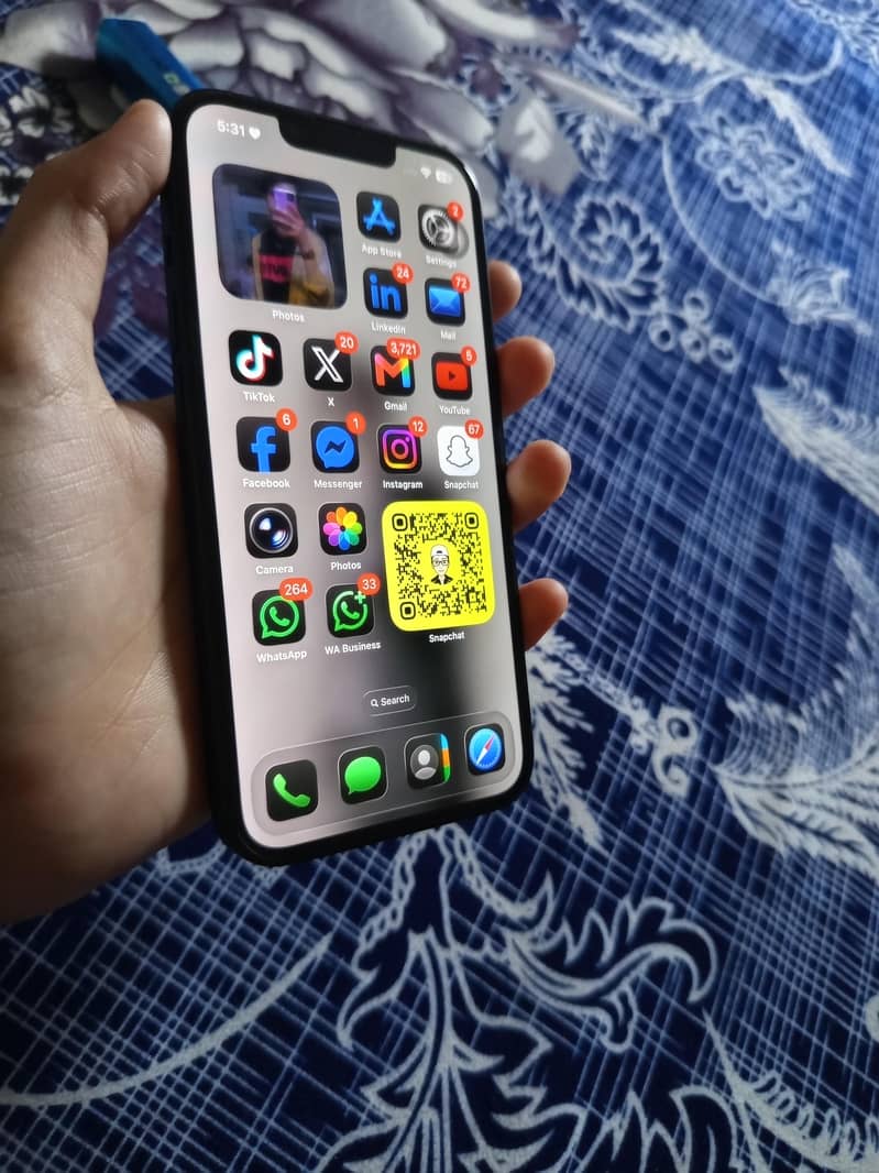 Apple iPhone 13 1