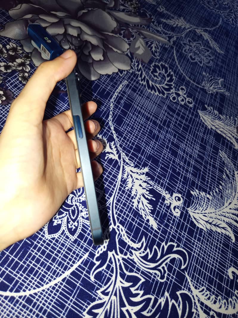 Apple iPhone 13 3