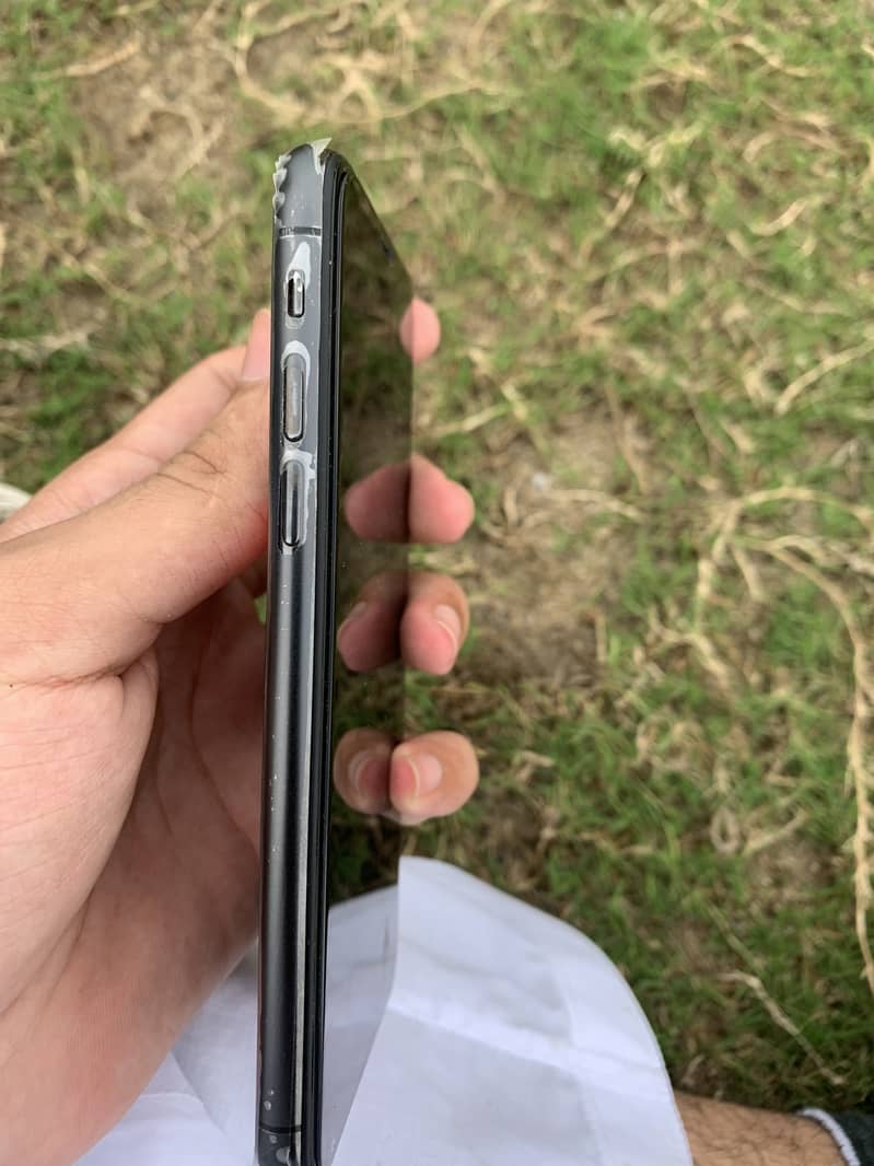 Apple iPhone X 3