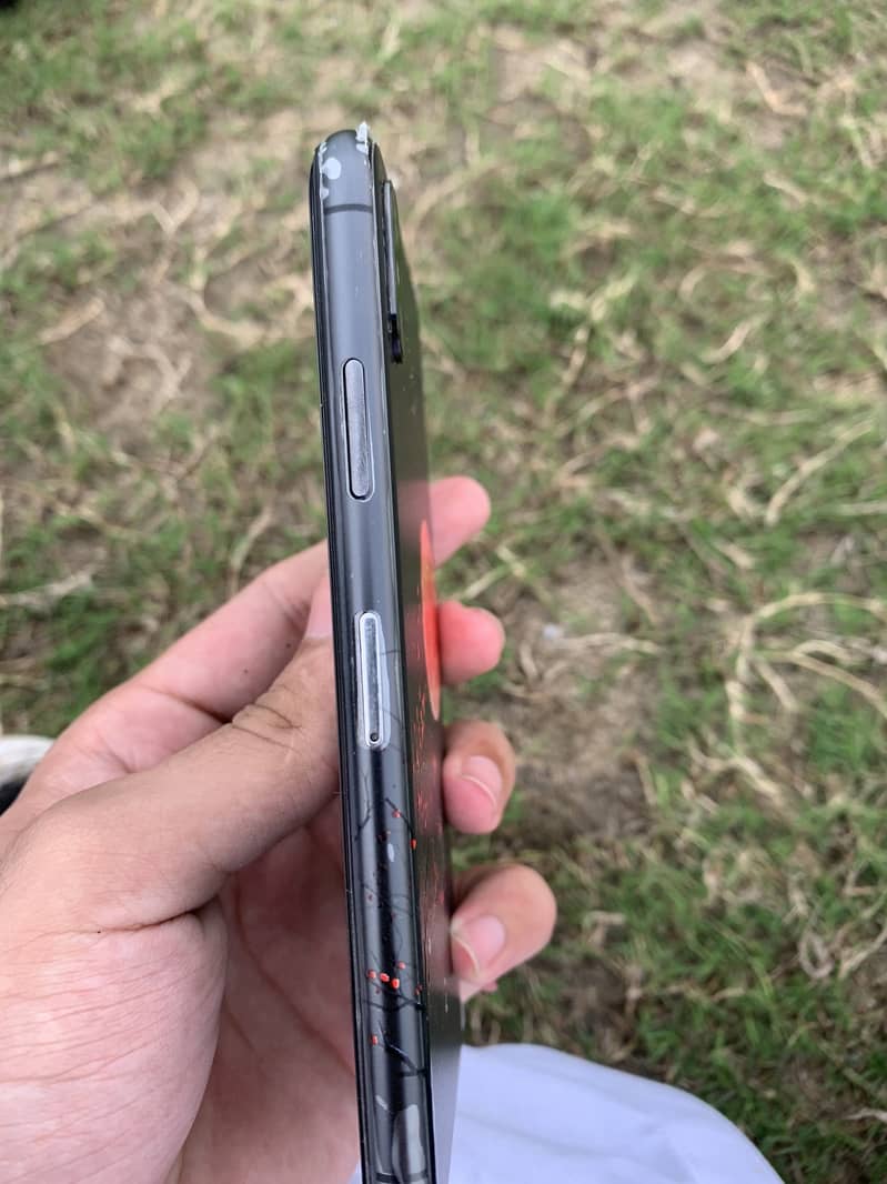 Apple iPhone X 4