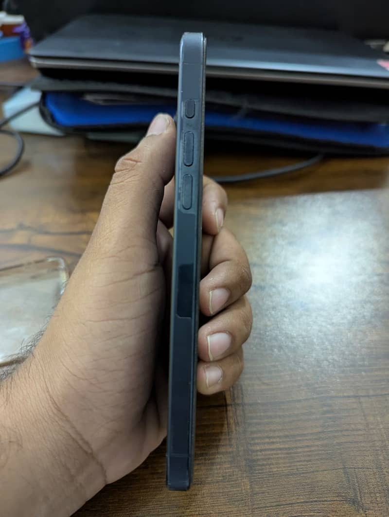 Apple iPhone 15 Pro Max 4