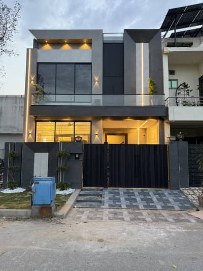 5 Marla Brand New Facing Park B Block House For Sale !