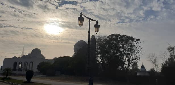 1KANAL Plot for sale Lake City Lahore.