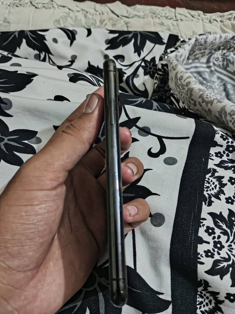 Apple iPhone X 0