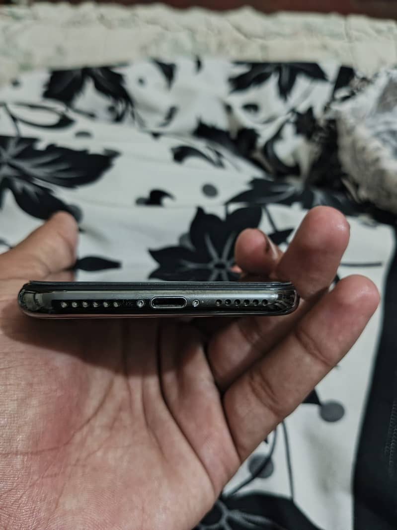 Apple iPhone X 3