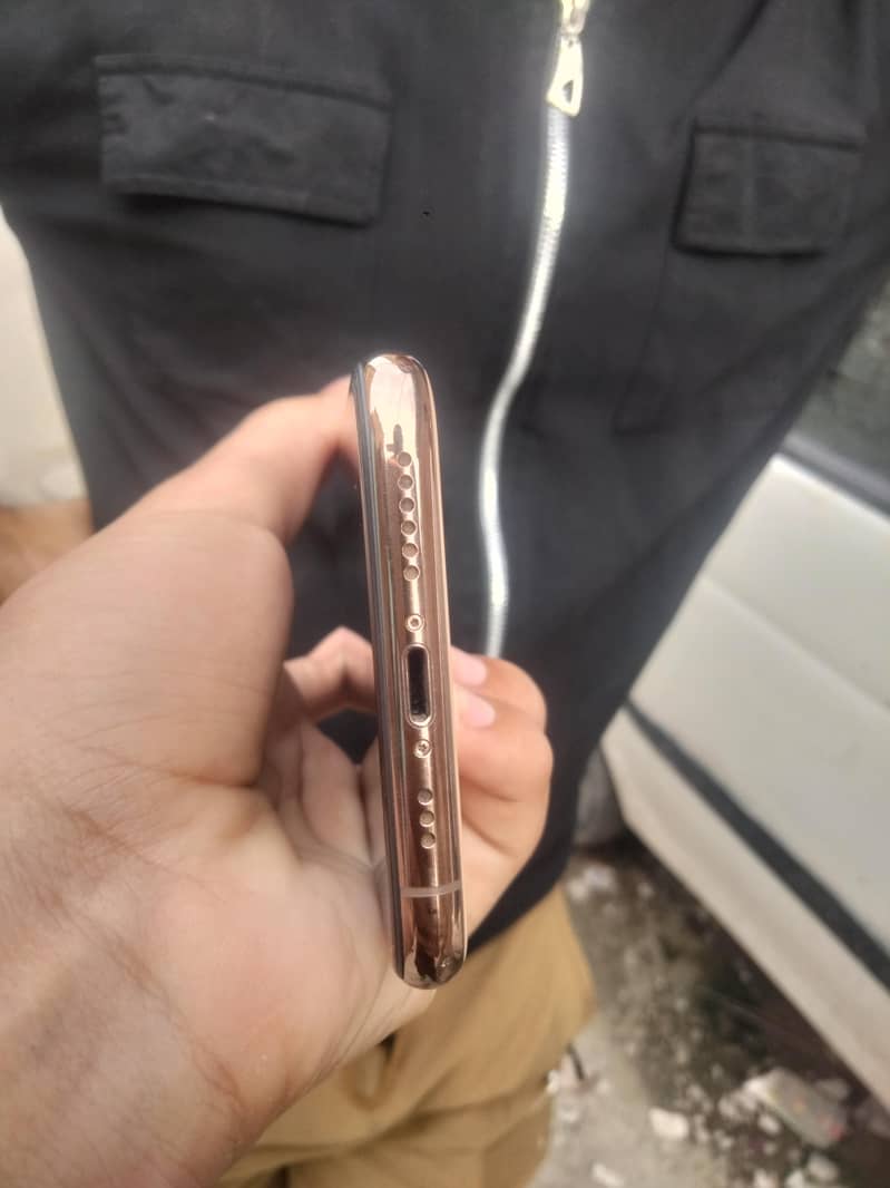 Apple iPhone 11 pro 4