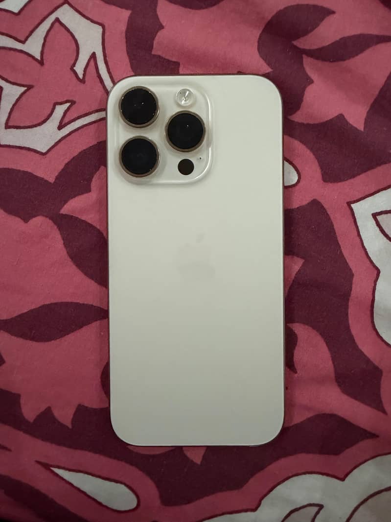 Apple iPhone 16 Pro 1