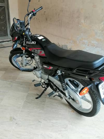Black suzuki gd 110s