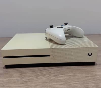 Xbox One S 1TB (1000gb) in excellent condition