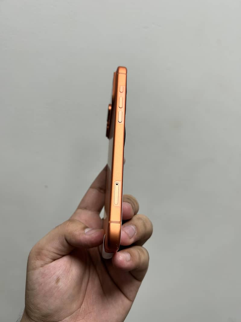 iPhone 17 Pro Max 4