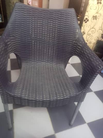 1 chair side say thori si tooti howi ha bus