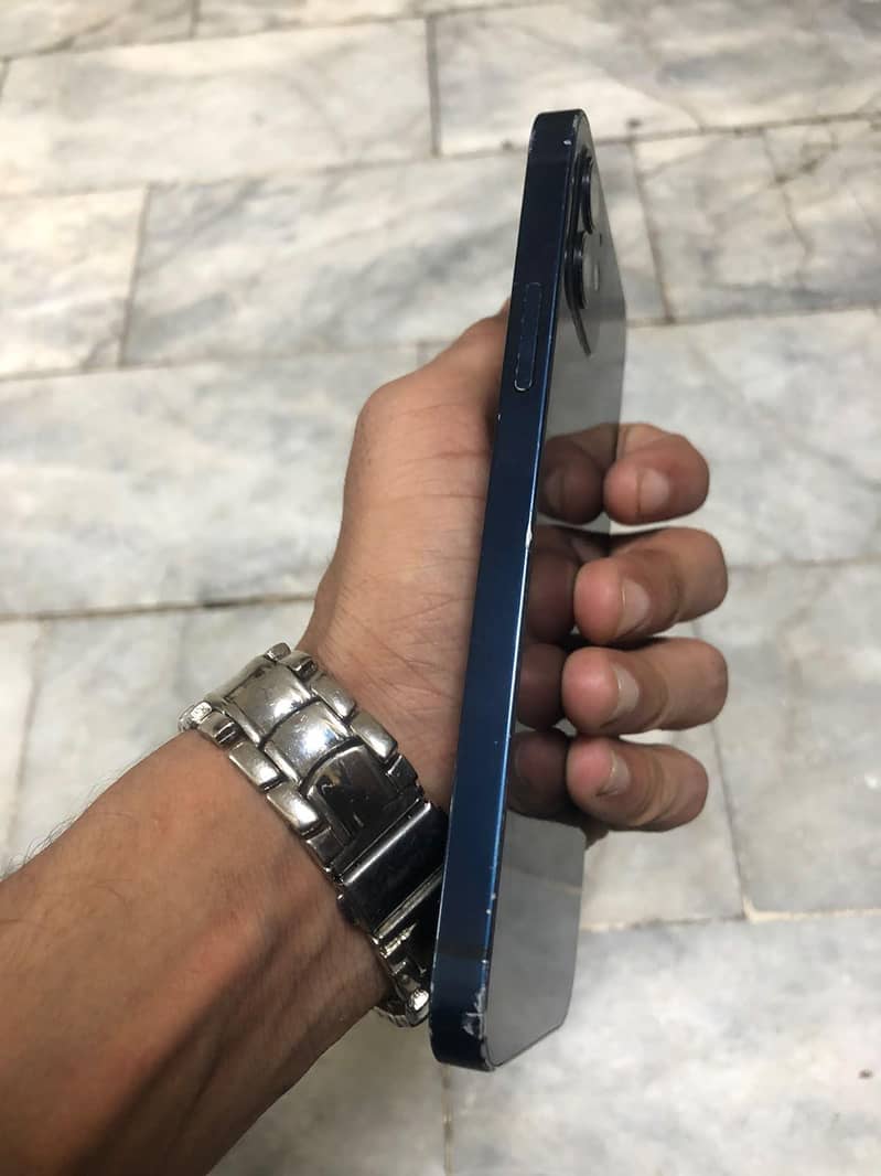 Apple iPhone 12 3