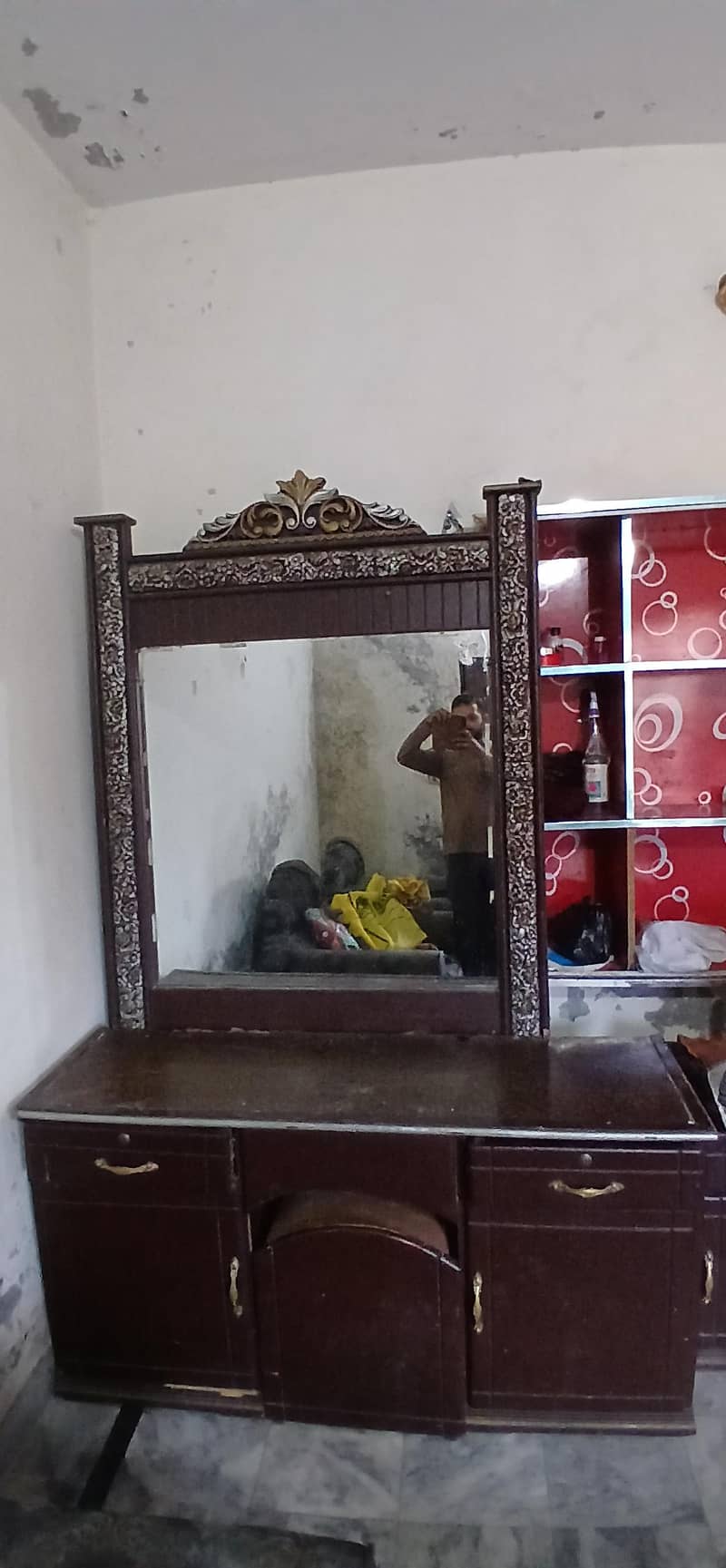 Dressing table 0