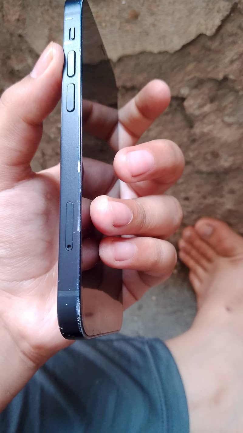Apple iPhone 12 mini 4