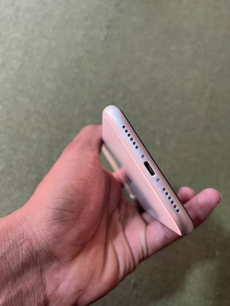 Apple iPhone 11 3