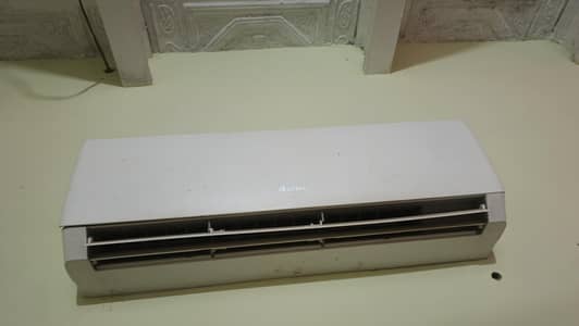 gree split a. c 1.5 ton g-s 18PITH1W  (indoor outdoor)