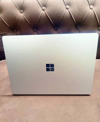 Microsoft Surface Laptop 4 AMD Ryzen 5 (Equivalent to i7 11th gen)
