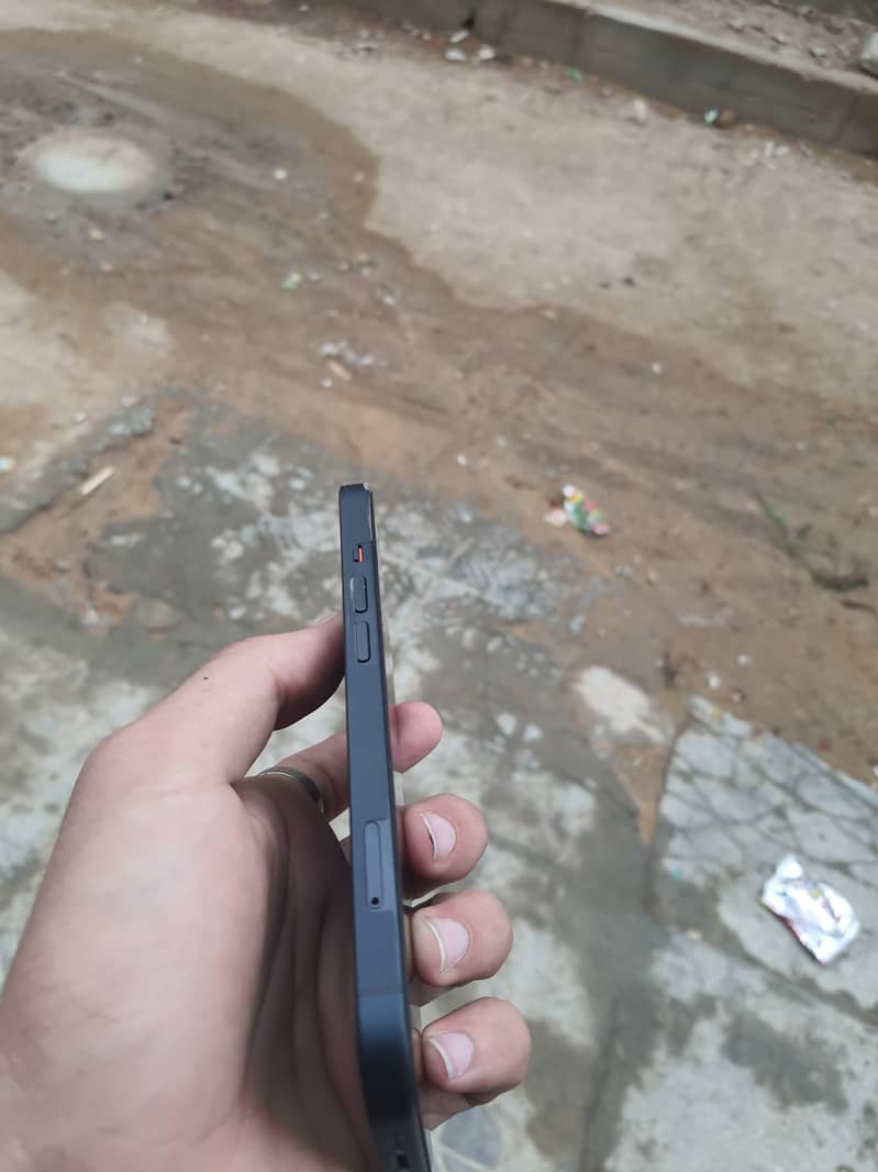 Apple iPhone 13 2