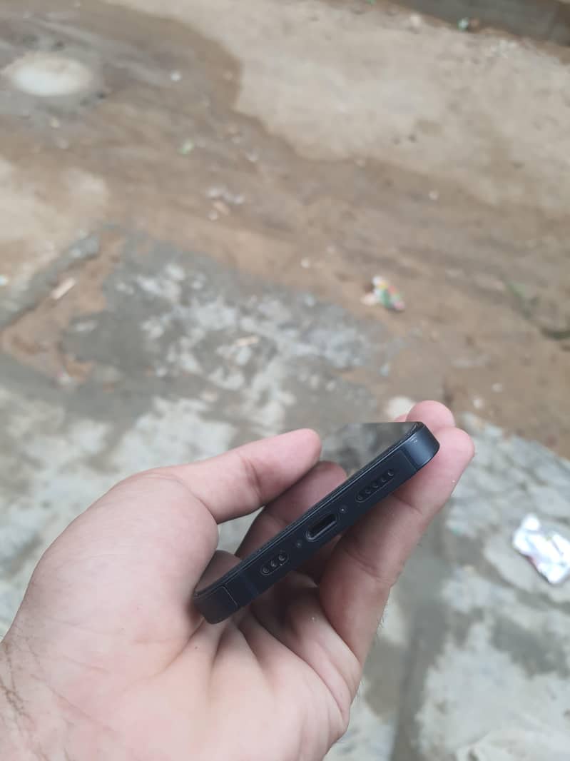 Apple iPhone 13 4