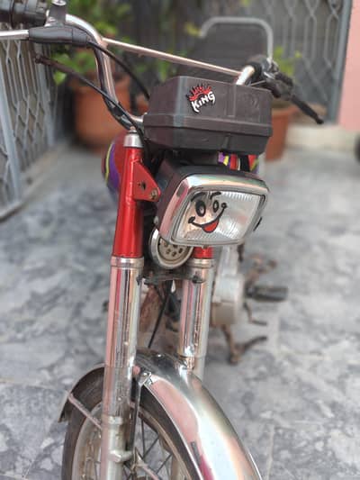 Honda 125 Urgent sale papers ghomgae hai butt card hai Biomartirc hai