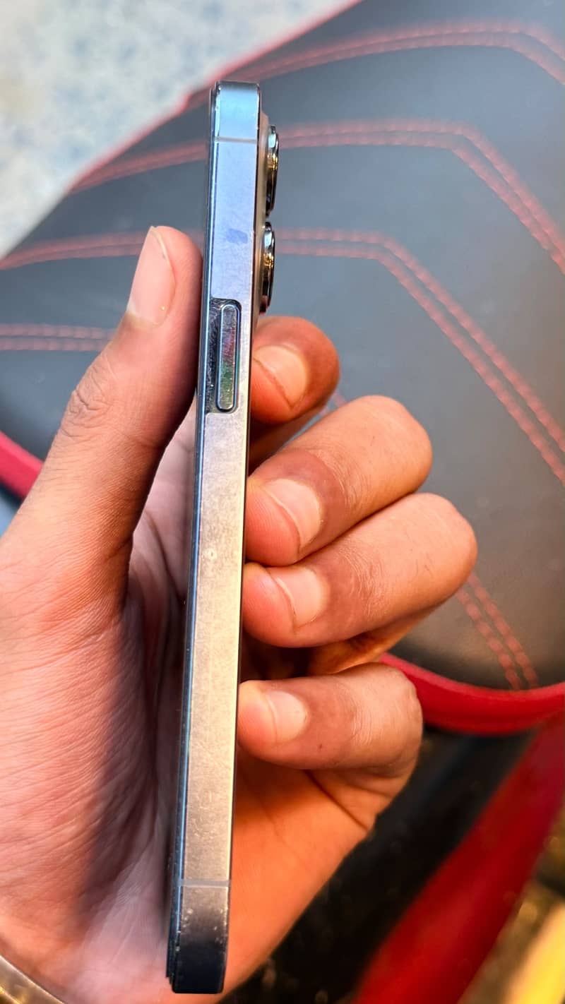 Apple iPhone 13 Pro 2