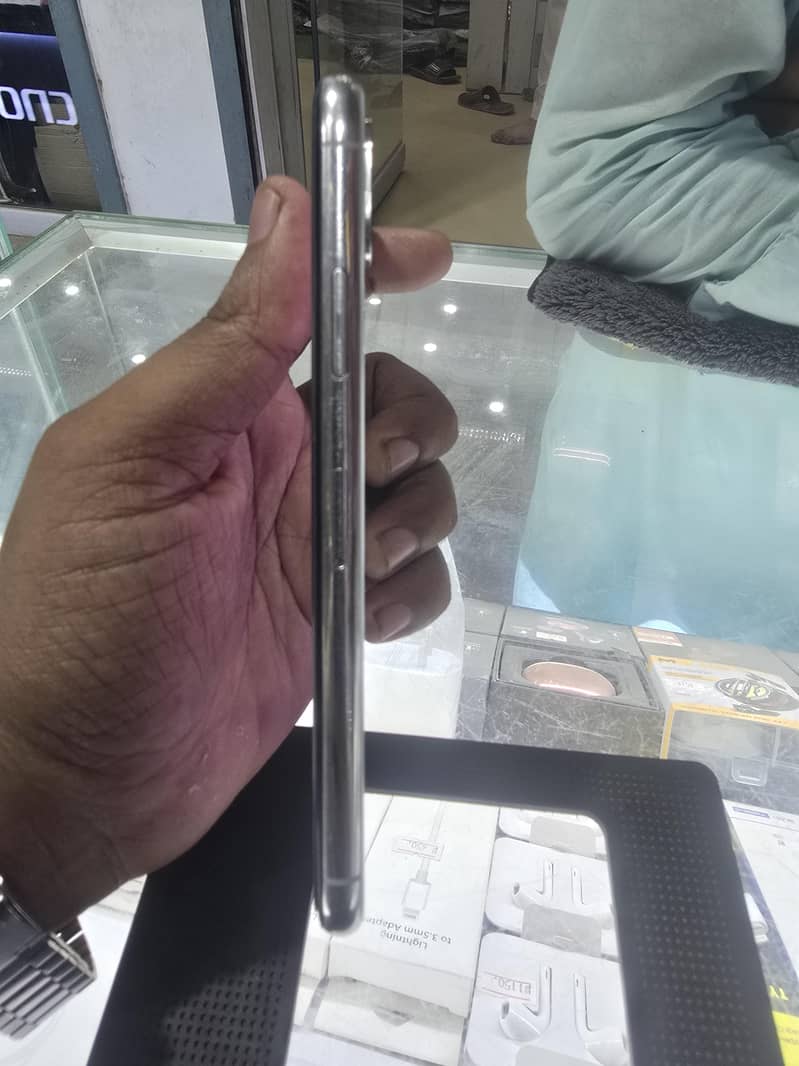 Apple iPhone X 3