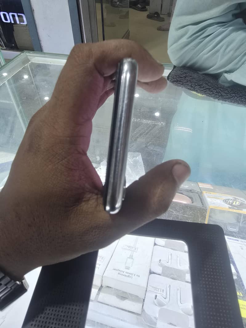 Apple iPhone X 4