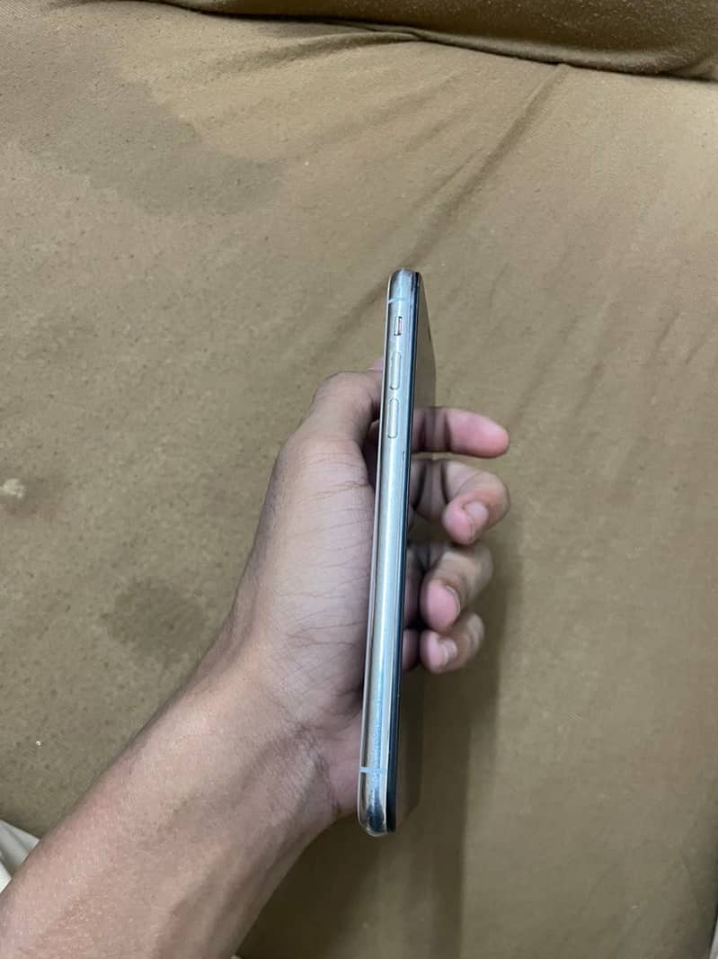 Apple iPhone XS 1