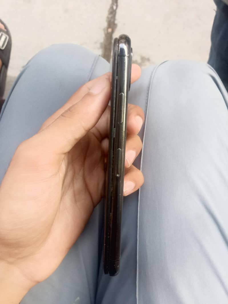 Apple iPhone X 3