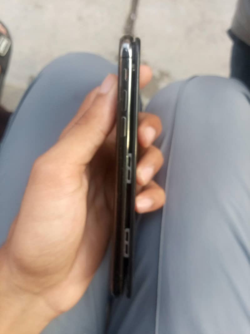 Apple iPhone X 5