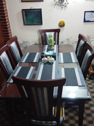 6 seater Dining table