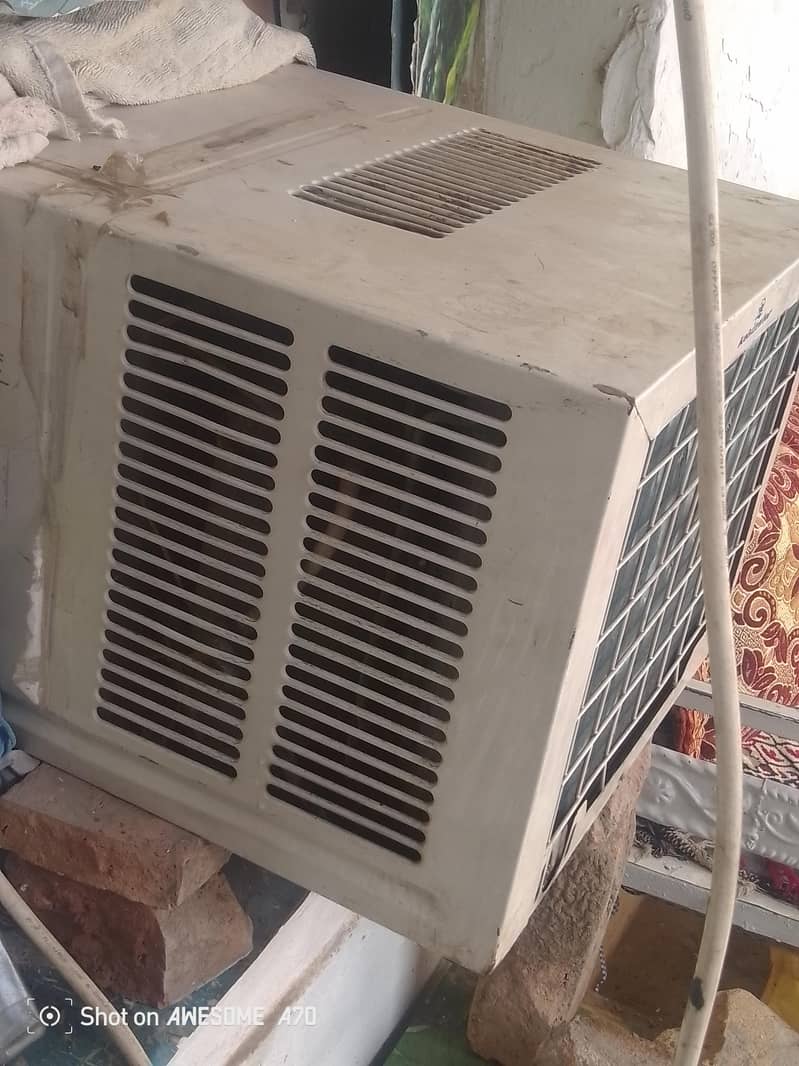 window AC 1