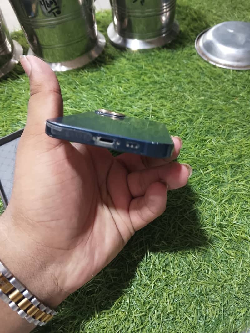 Apple iPhone 13 0
