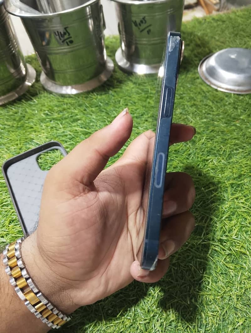 Apple iPhone 13 1
