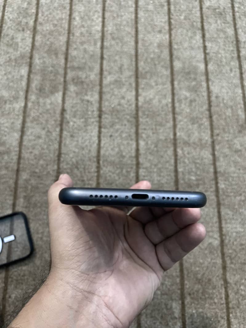 Apple iPhone 11 0