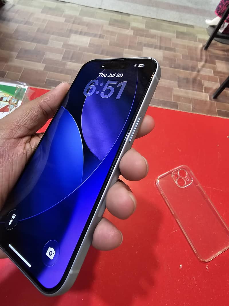 Apple iPhone 15 3