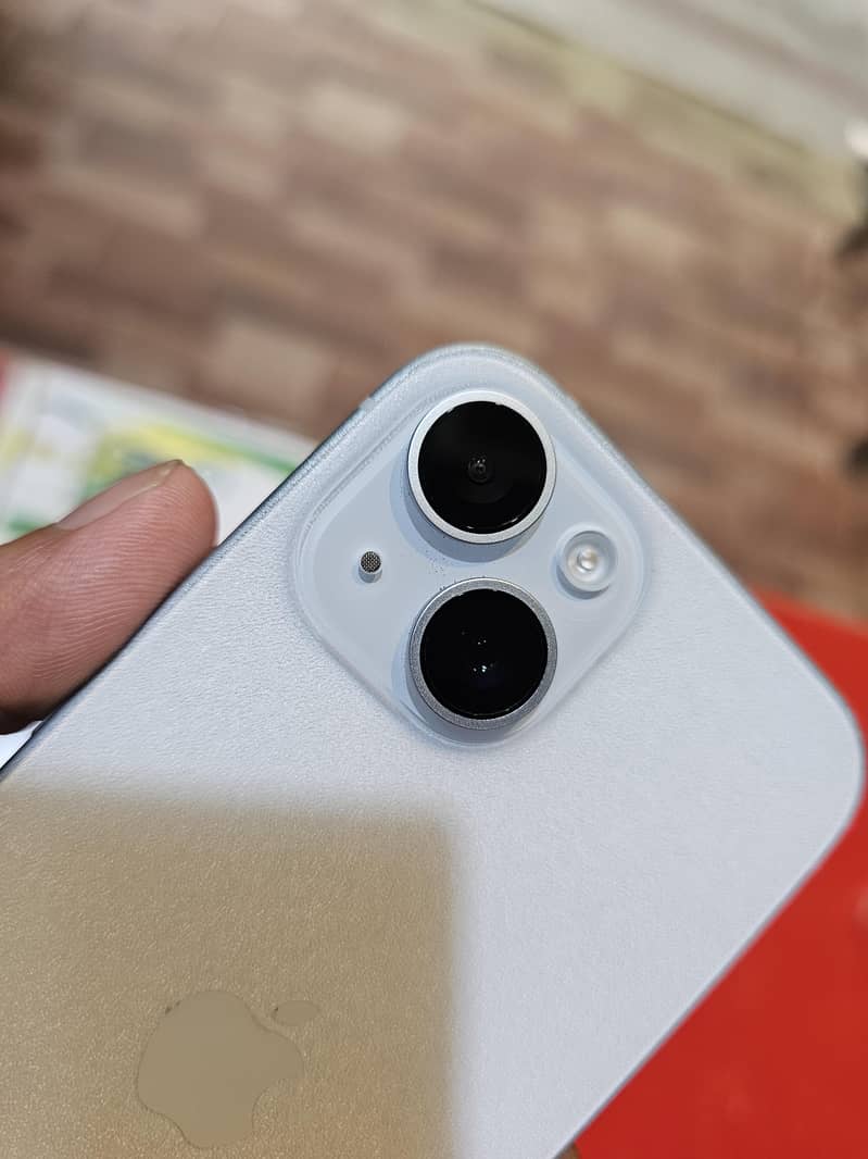 Apple iPhone 15 4