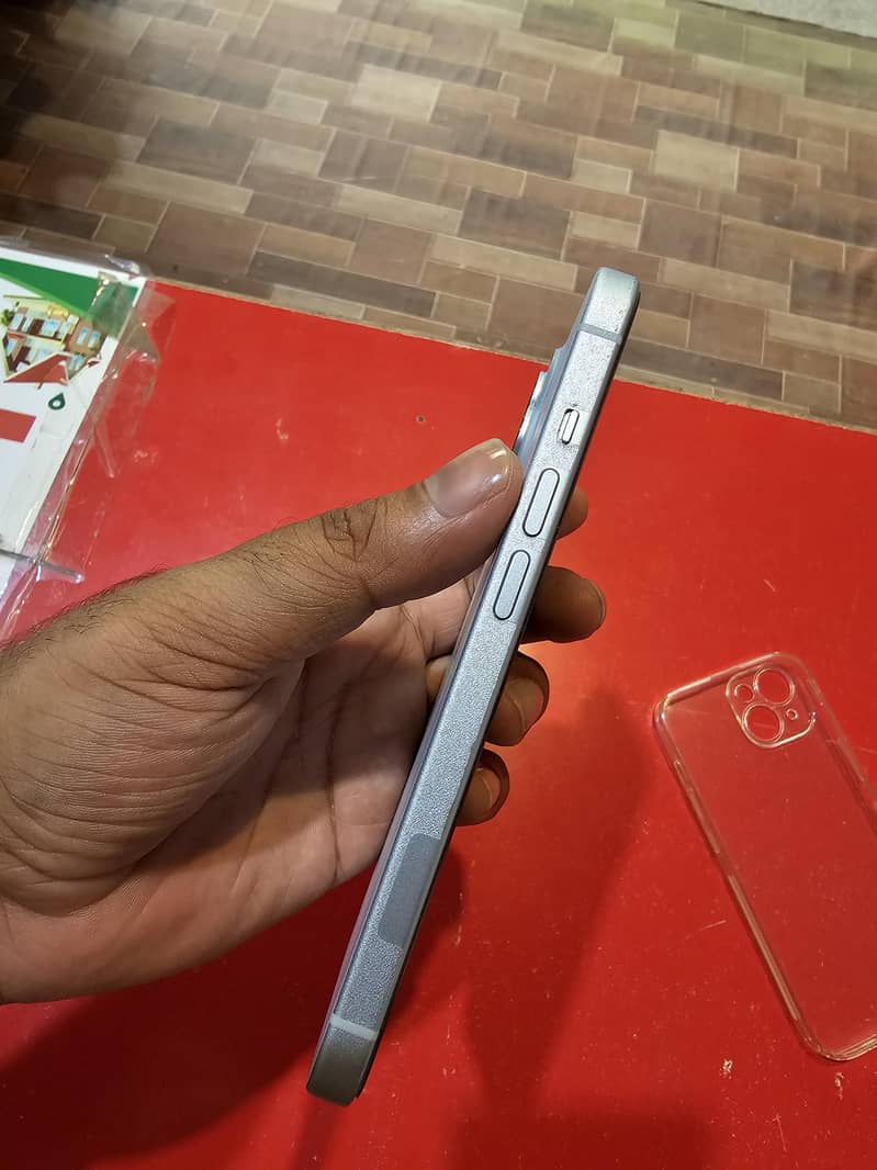 Apple iPhone 15 6