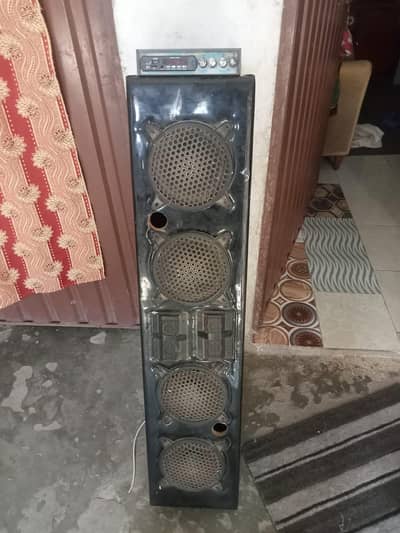 2 set ha rickshow or mehran car k liye speakers ha