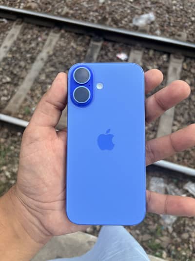 Apple iPhone 16