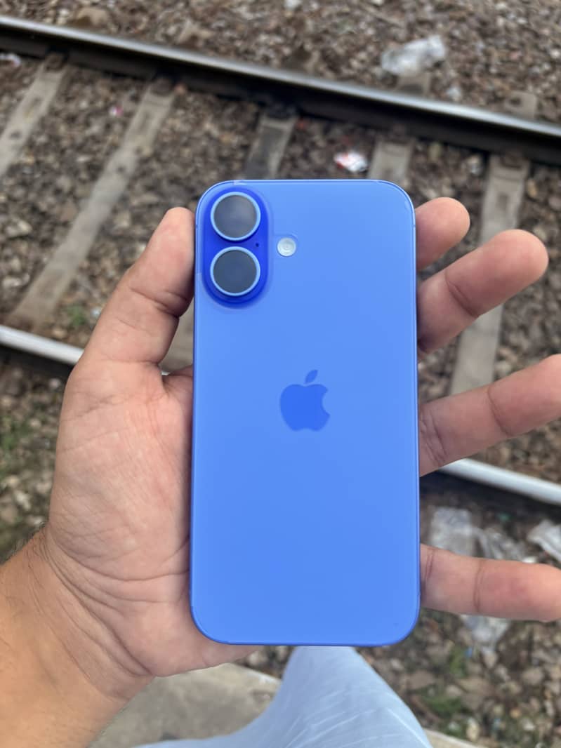 Apple iPhone 16 0
