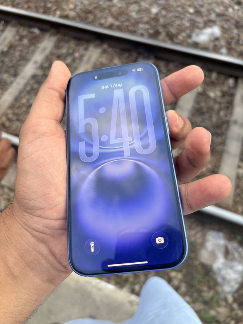 Apple iPhone 16 1