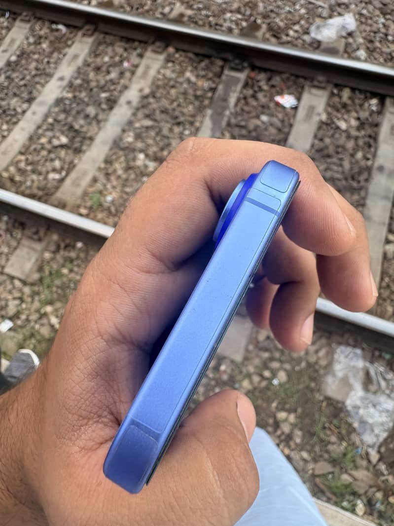 Apple iPhone 16 2